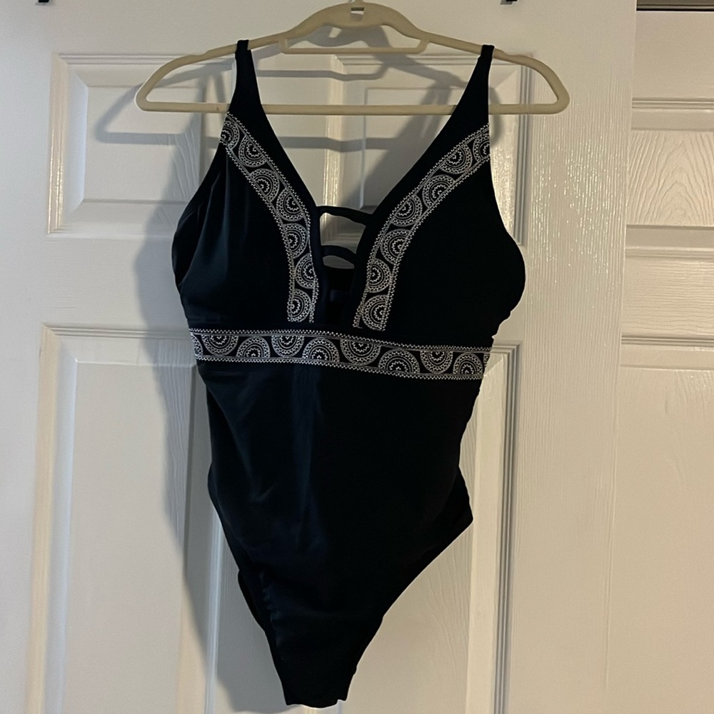 🏖️ Freshwater | One piece swimsuit- size Large